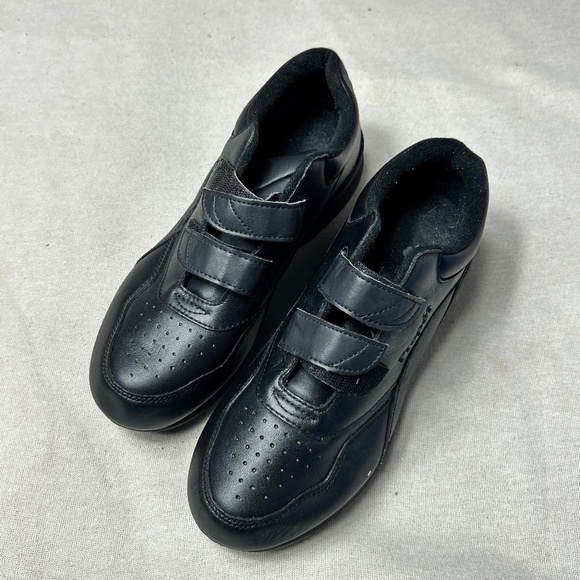 Propet Men’s Size 9.5 Walking Sneakers A - Picture 1 of 5